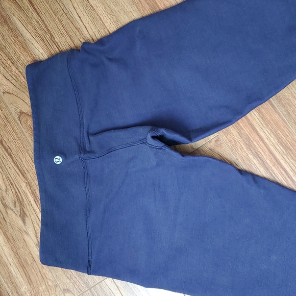 Lululemon Yoga Pant in Indigo blue with Texture size 6 - Picture 6 of 10